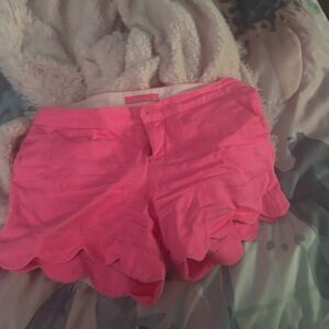NWOT LILLY PULITZER butter cup hem stretch shorts.